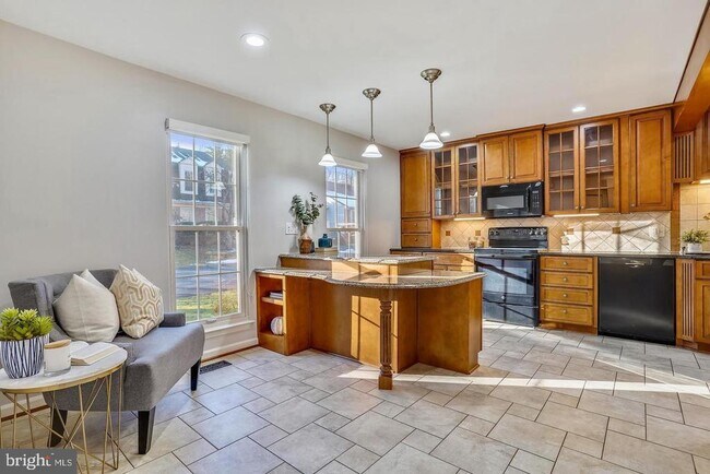 Foto del edificio - 9929 Hemlock Woods Ln