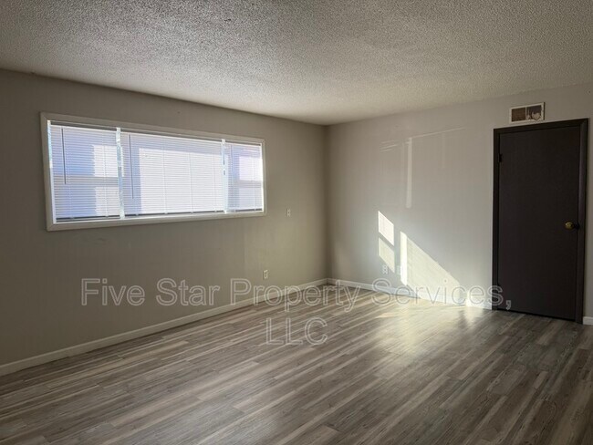 Foto del edificio - 205 W Allen St