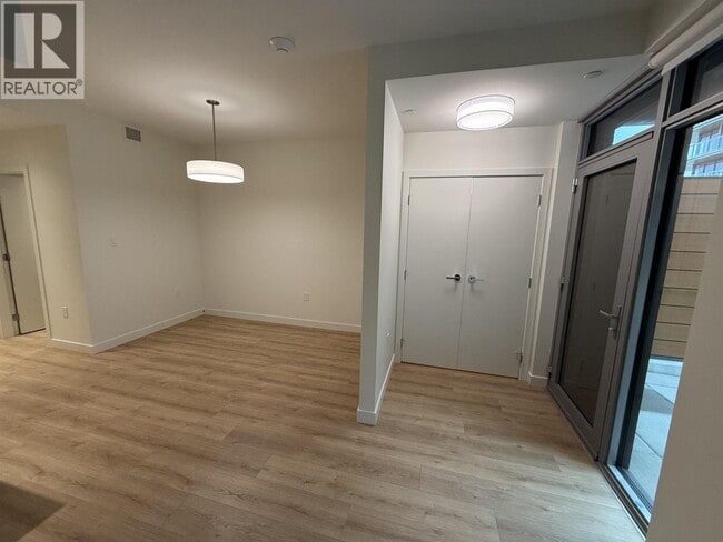 Building Photo - 755 Harbourside Dr