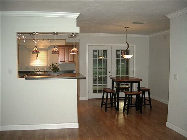 Foto del edificio - MODERN 3/2 w/ Huge Den, Screened Porch, Privacy Fenced Yard, Workshop, & 1703 sq ft! $1895/month ...