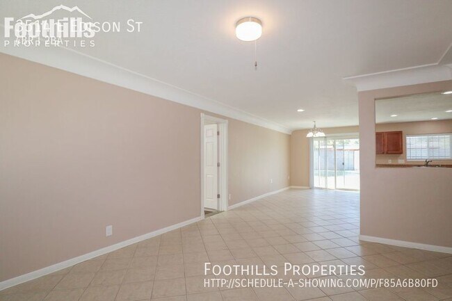 Building Photo - 4 BR 2 BA - Midtown House