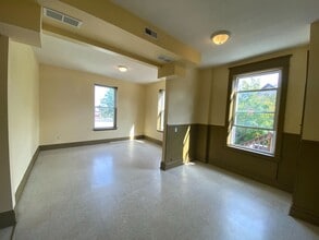 Building Photo - 786 7th St E