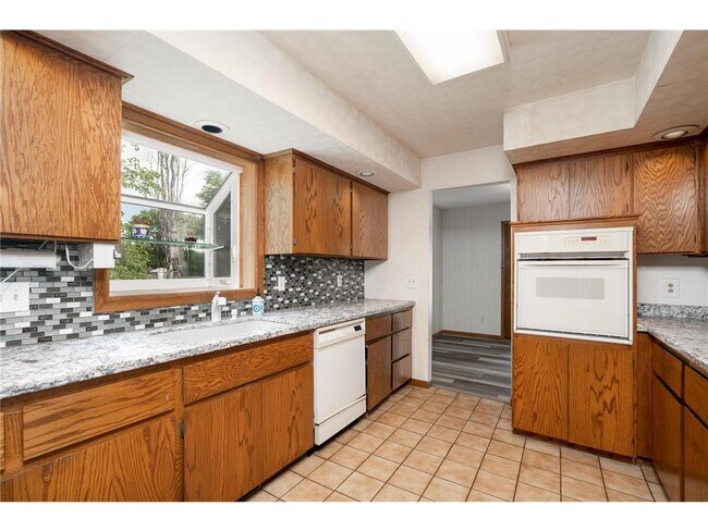 Foto del edificio - 3620 Saratoga Ln N