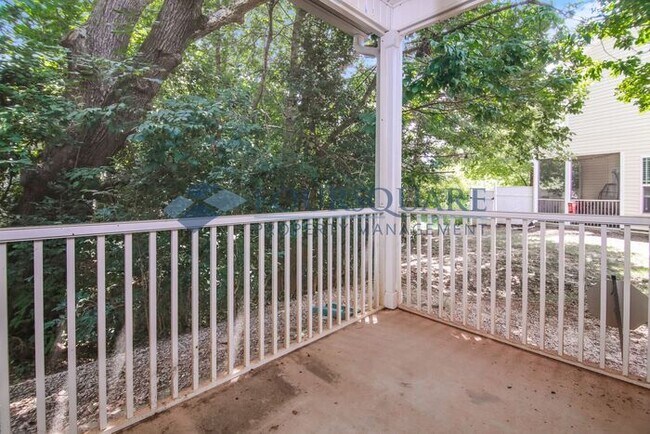 Building Photo - End Unit Townhome| 2nd Floor Loft Space | ...