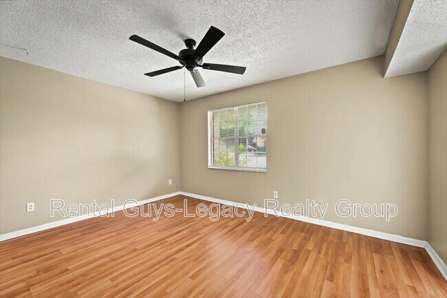 Building Photo - 803 Kettering Way