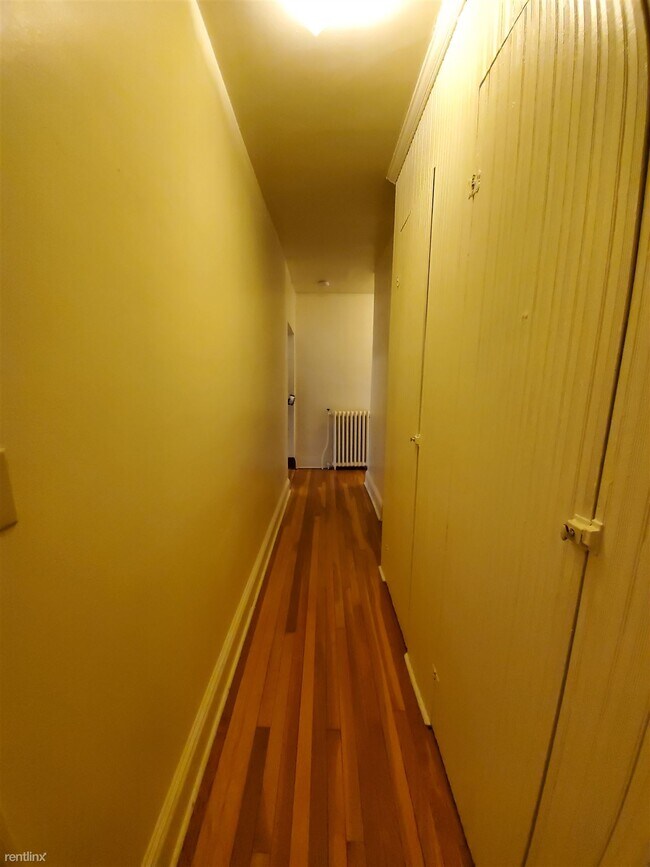 Building Photo - 2 br, 1 bath Condo - 3 Hackett Cir W Apt 7