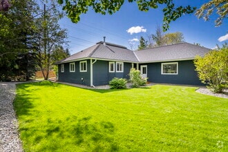 Building Photo - 431 Eureka Dr