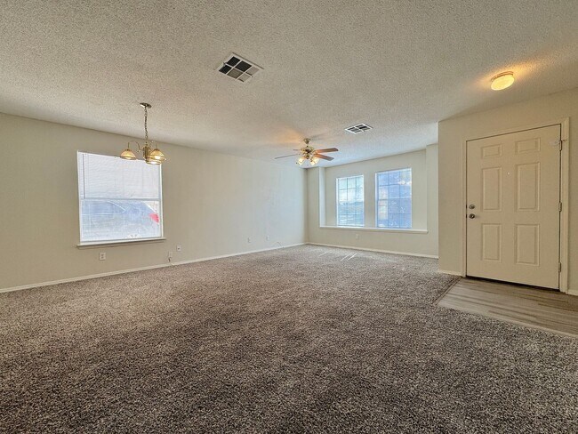 Building Photo - East El Paso 3 bed