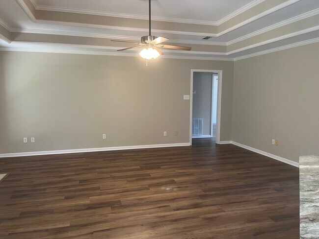 Building Photo - 27 Emerald Cir