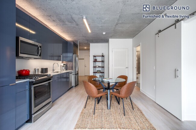 Foto del edificio - 311 W Illinois St