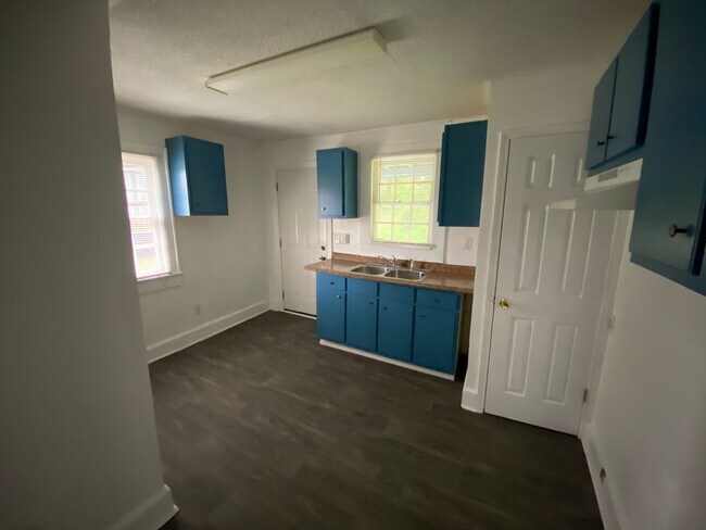 Building Photo - Bungalow in Gastonia