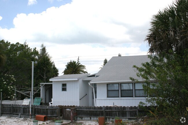 Building Photo - 5404 Calle de la Siesta