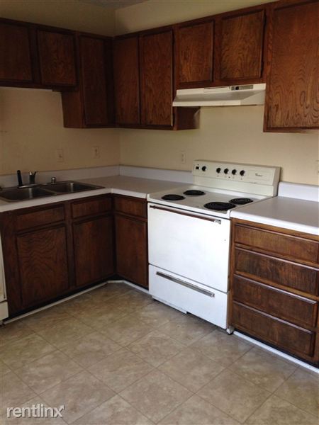 Building Photo - 1704 Highland Way