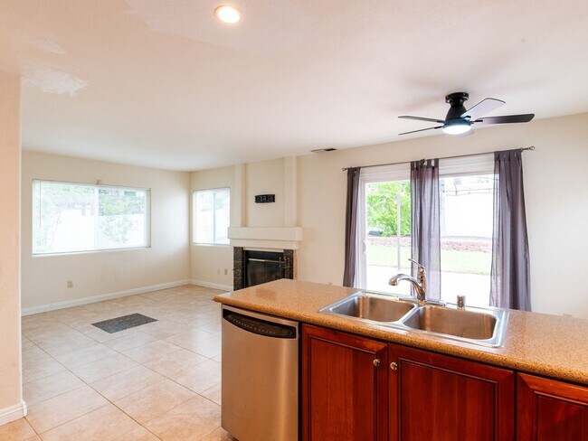 Building Photo - 4 Bedroom Single Family Home in El Cajon