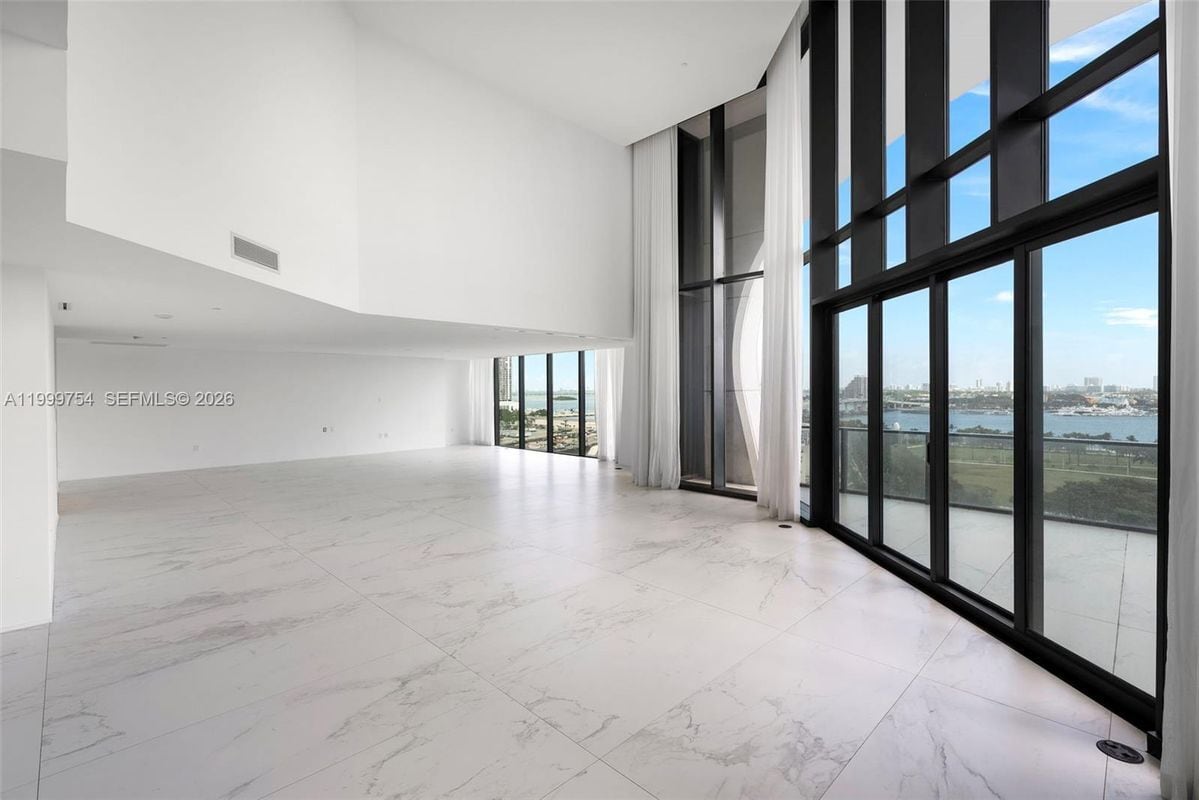 Building Photo - 1000 Biscayne Blvd