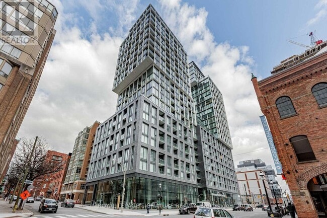 Photo du bâtiment - 158 Front St E