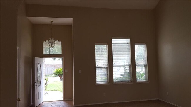 Foto del edificio - 547 Northvalley Dr