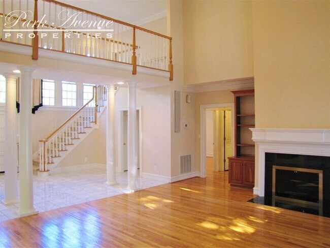 Building Photo - 18235 Peninsula Club Dr