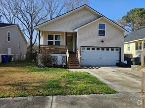 Building Photo - 2104 Razorback Ln