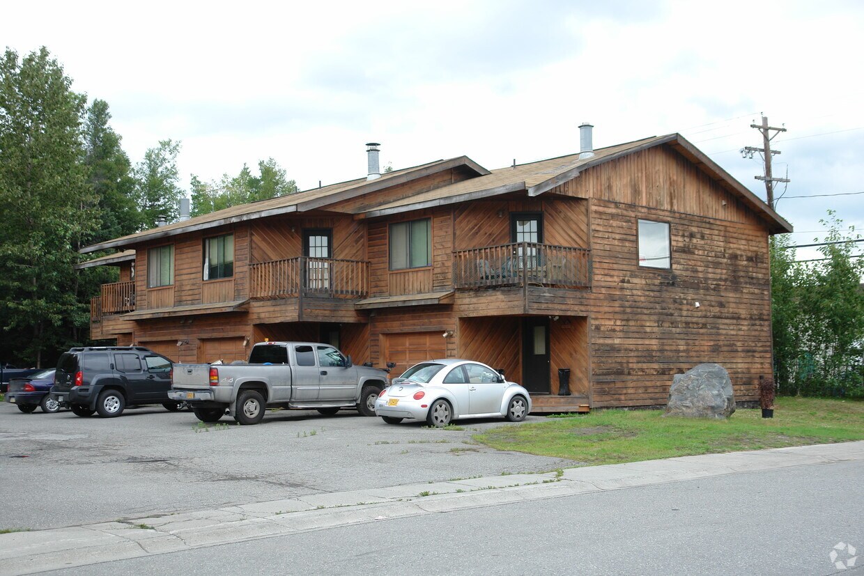 Foto principal - 8000-8010 Queen Victoria Dr