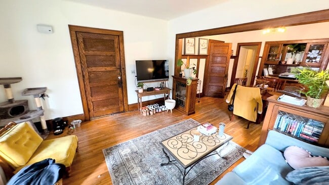 Building Photo - 2 Bedroom Apartment in Prospect Park