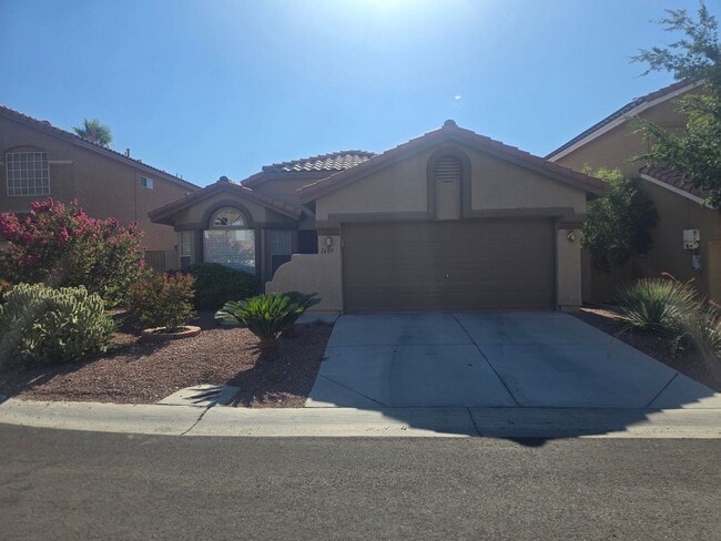 Foto del edificio - AVAILABLE NOW! SINGLE STORY HOME IN SOUGHT...