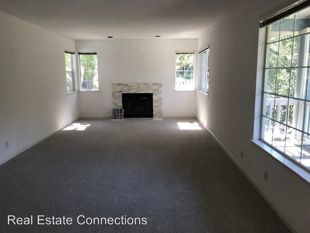 Foto del edificio - 4 br, 3 bath House - 153 College Ave