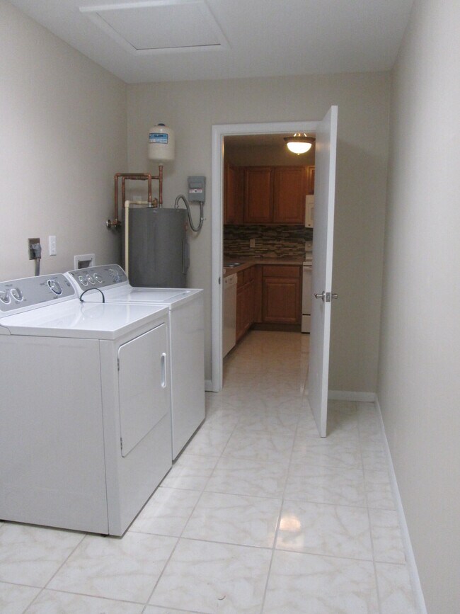 Foto del edificio - 2457 Pinecrest Ct