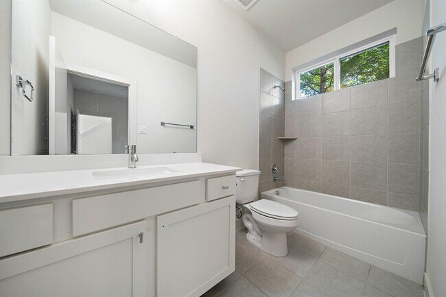 Foto del edificio - 4810 Martin Oaks Ln
