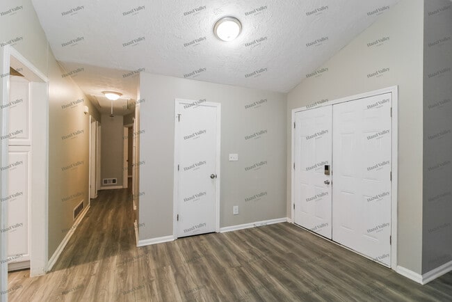 Building Photo - 1077 Ponderosa Park Dr