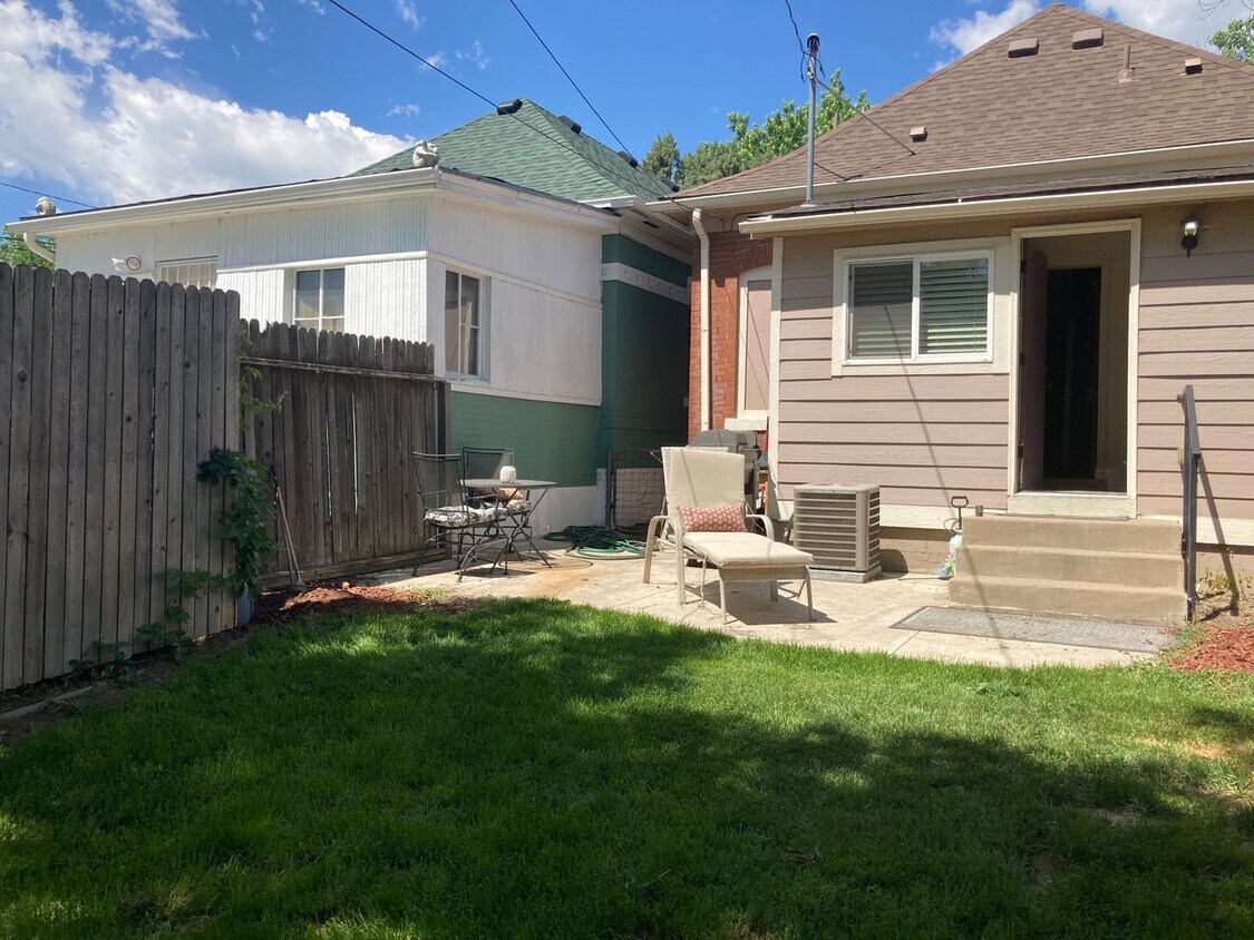 Primary Photo - Charming 2BR house, fenced yards, exposed ...