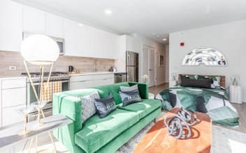 Building Photo - 2357 N Lincoln Ave