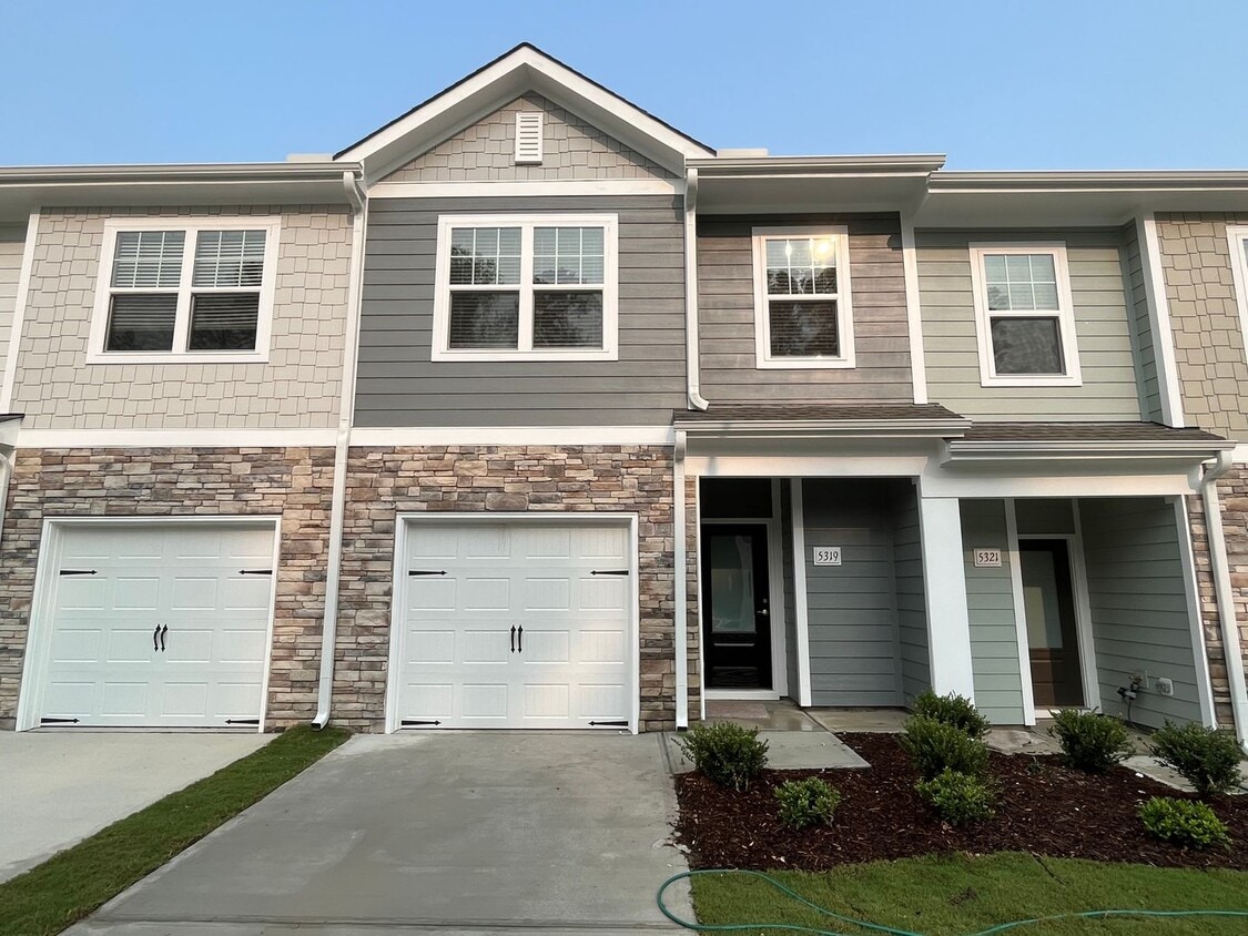 Primary Photo - Stunning 3BD, 2.5BA Raleigh Townhome with ...
