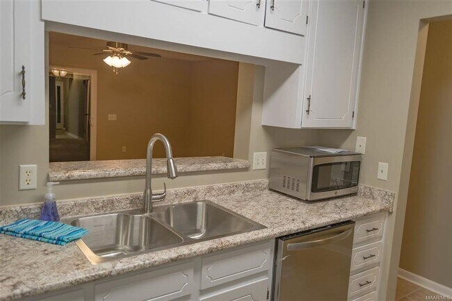 Foto del edificio - 131 Candlebrook Dr