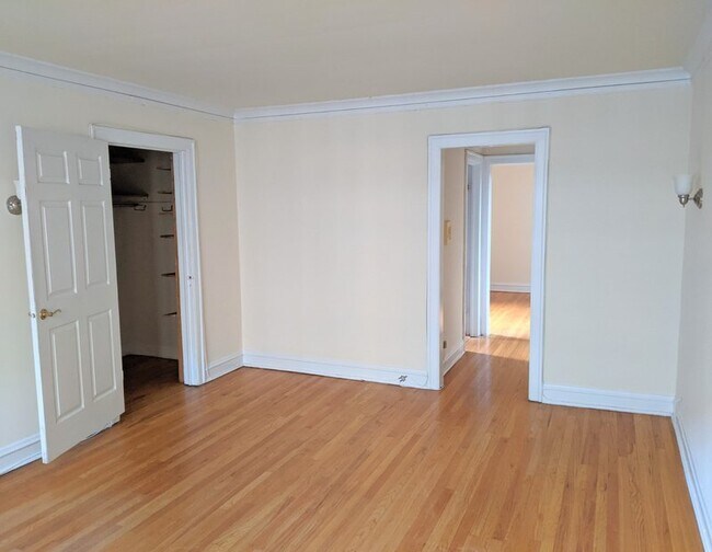 Foto del edificio - 904 Hinman Ave