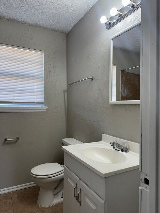 Foto del edificio - 4626 NW Ozmun Ave