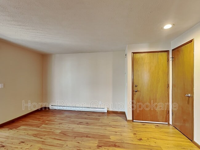 Building Photo - 2112 W Riverside Ave