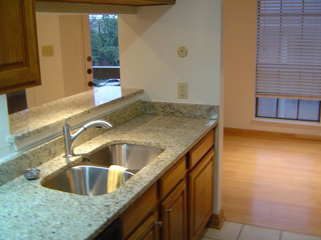 1907 Chasewood Cir Unit 216, Arlington, TX 76011 Condo for Rent in