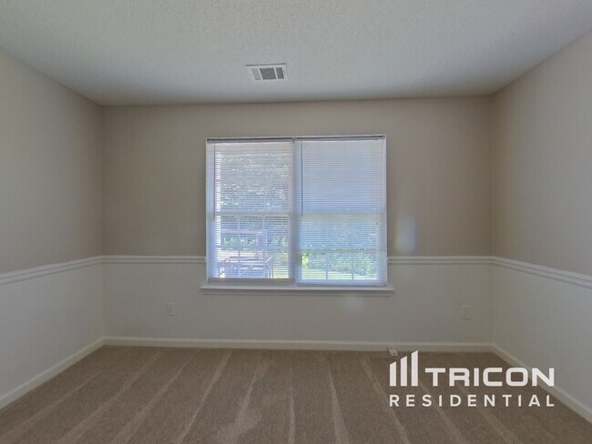 Foto del edificio - 439 Birchwood Dr
