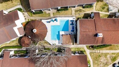 Building Photo - 12100 Melville Dr