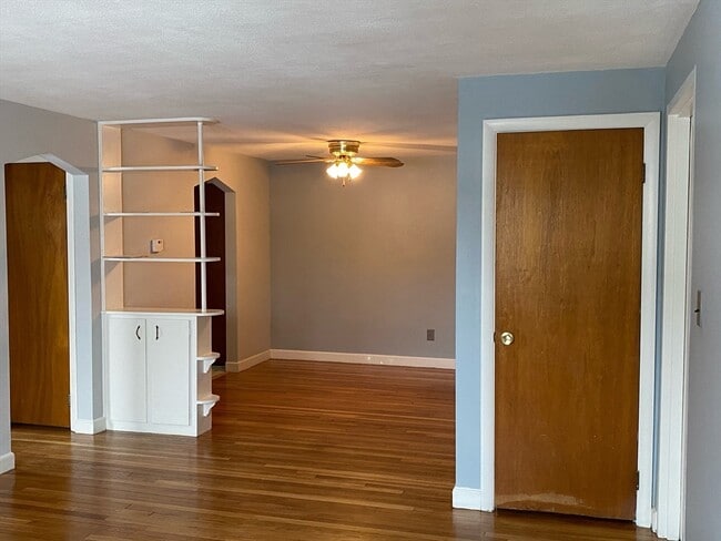 Building Photo - 40 Montvale Ave