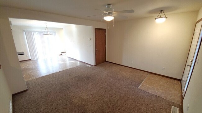 Building Photo - 1829 Rosehill Dr SW