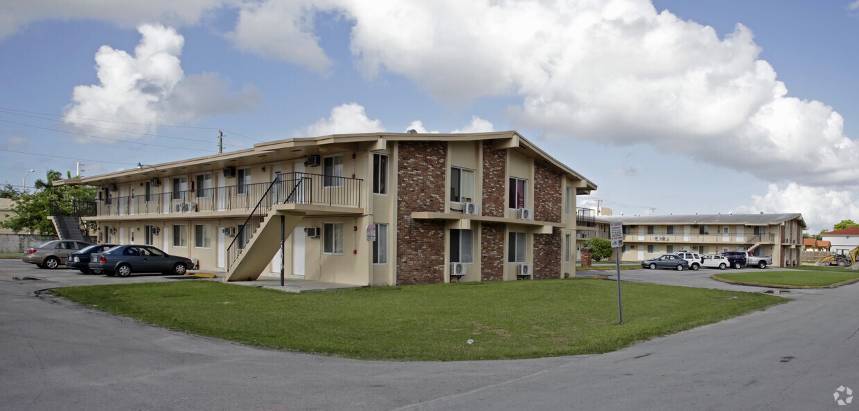Primary Photo - 7420 SW 23rd St