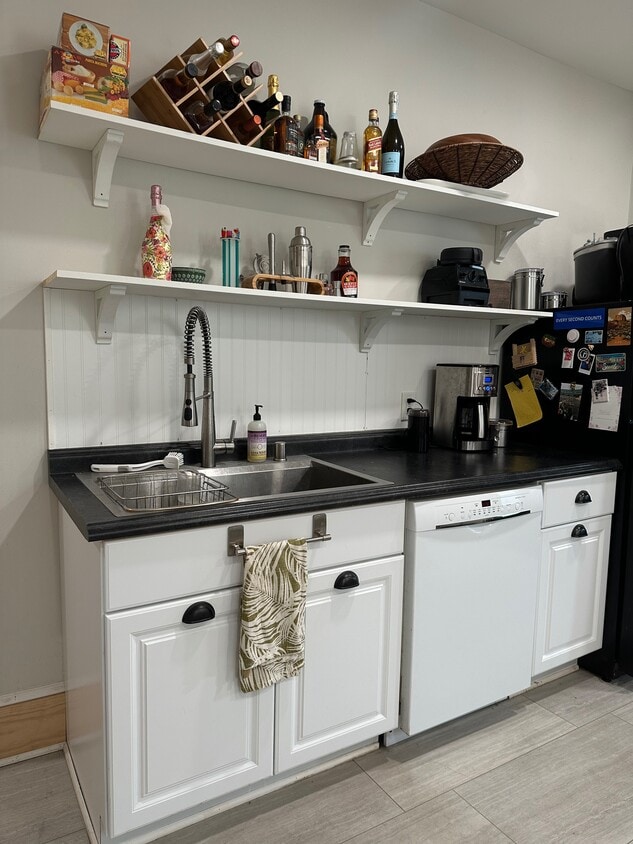 Kitchen - 2531 N Murray Ave