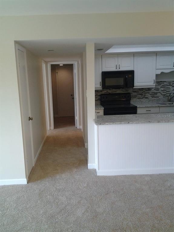 Building Photo - 890 N Village Dr