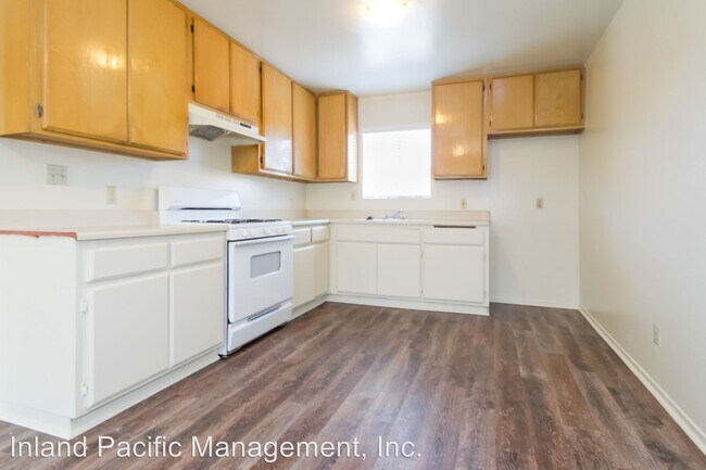 Building Photo - 1647 W 147th St