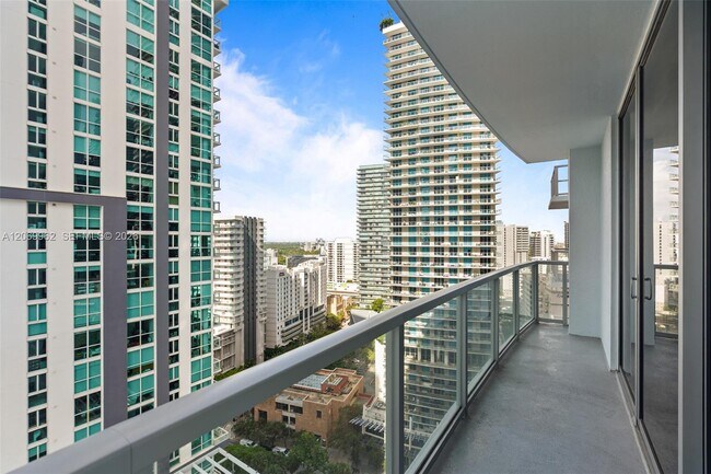 Foto del edificio - 1050 Brickell Ave
