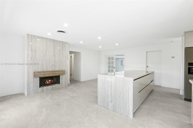 Building Photo - 2070 NE 54th Ct