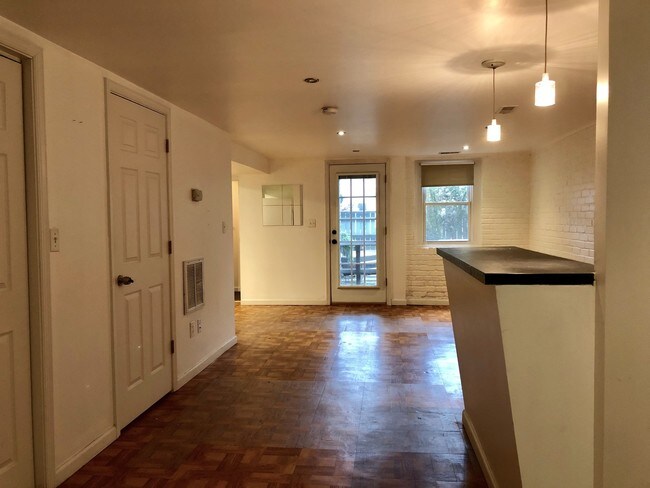 Foto del edificio - 1640 Hobart St NW