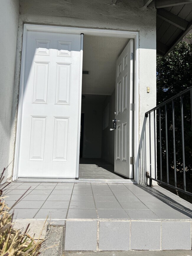 Building Photo - 1851 W Malvern Ave